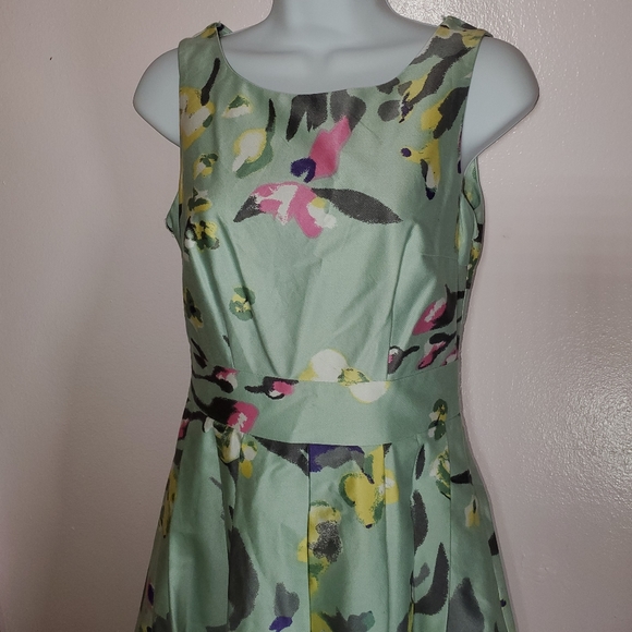 Green Flower Dress 👗 - Picture 5 of 9